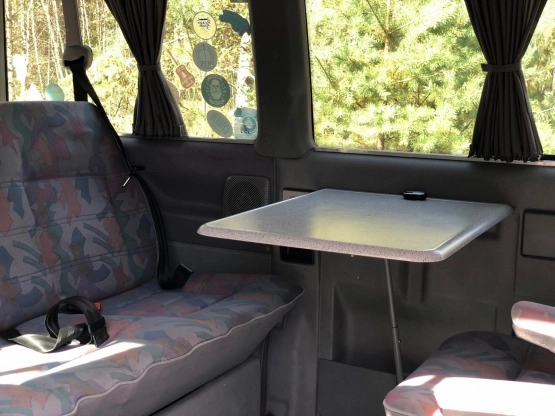                         Nie kamper ale spać można i pysznie jeździ VW Multivan 92' - zdjęcie 5
                        