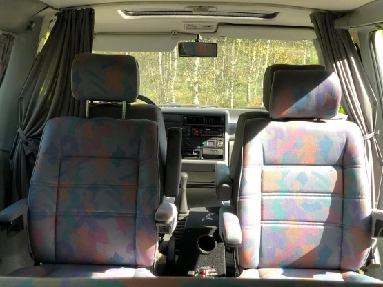                         Nie kamper ale spać można i pysznie jeździ VW Multivan 92' - zdjęcie 6
                        
