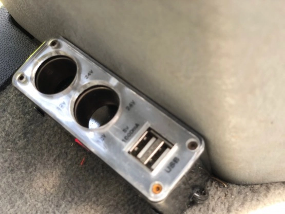                         Nie kamper ale spać można i pysznie jeździ VW Multivan 92' - zdjęcie 8
                        