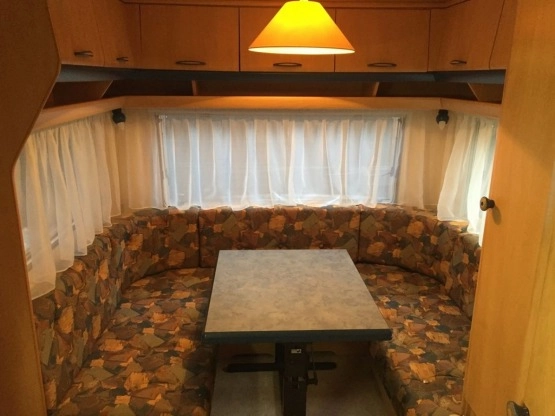                         Sprzedam Hobby 460, 1997 r. - zdjęcie 5
                        