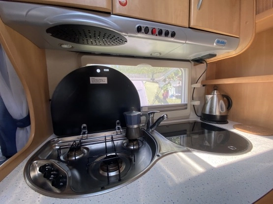                         Hobby DE LUXE EASY 460 UFE - zdjęcie 10
                        