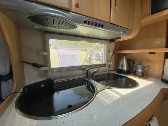                         Hobby DE LUXE EASY 460 UFE - zdjęcie 4
                        