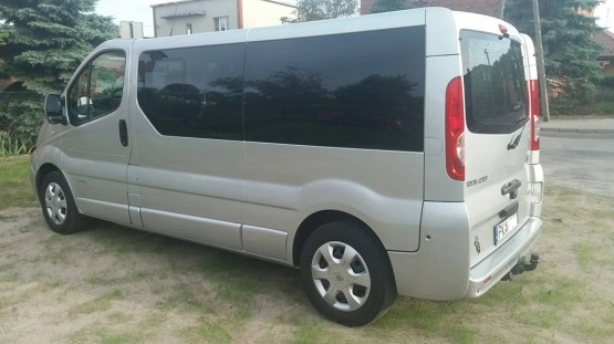                         Renault Trafic mini kamper, bus 9 osób w świtenym stanie - zdjęcie 3
                        