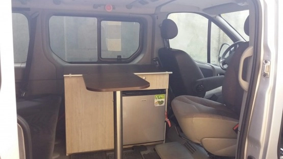                         Renault Trafic mini kamper, bus 9 osób w świtenym stanie - zdjęcie 7
                        