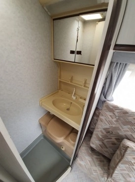                         Przyczepa kempingowa Hobby 450 - zdjęcie 16
                        