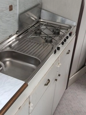                         Przyczepa kempingowa Hobby 450 - zdjęcie 3
                        