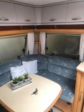                         Przyczepa kampingowa Fendt Saphir 470 przedsionek roleta solar - zdjęcie 2
                        