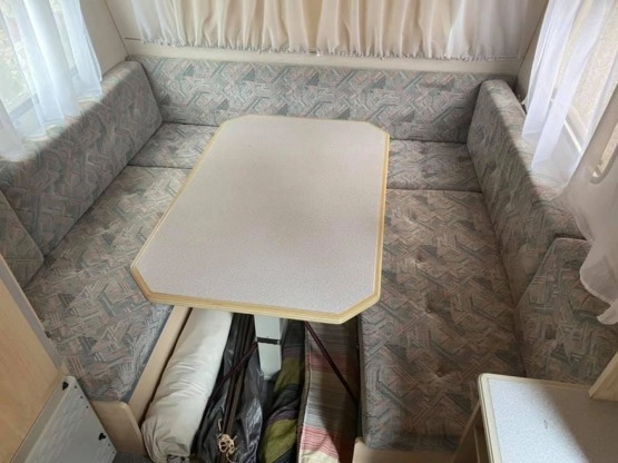                         Przyczepa CARAVELAIR BAMBA 330 z przedsionkiem - zdjęcie 8
                        