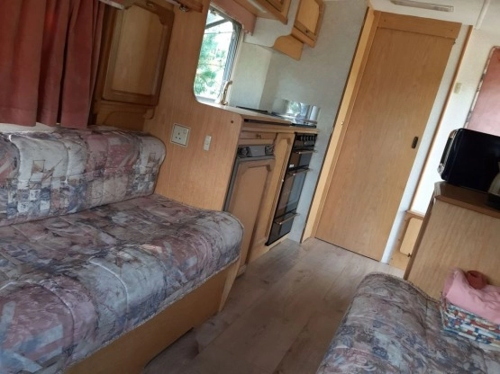                         Przyczepa Bucanner Elan 15 - zdjęcie 5
                        