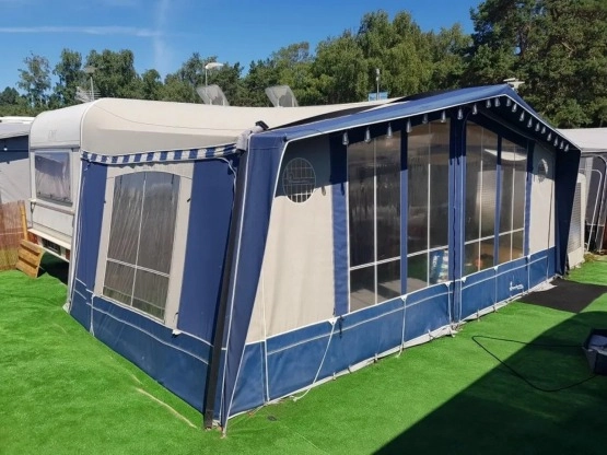                         Przyczepa LMC Luxus 560 + przedsionek 3 m + podłoga - zdjęcie 1
                        