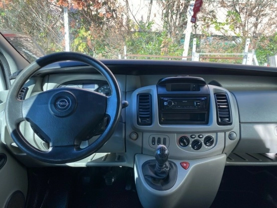                         Opel Vivaro baza na kampera - zdjęcie 8
                        