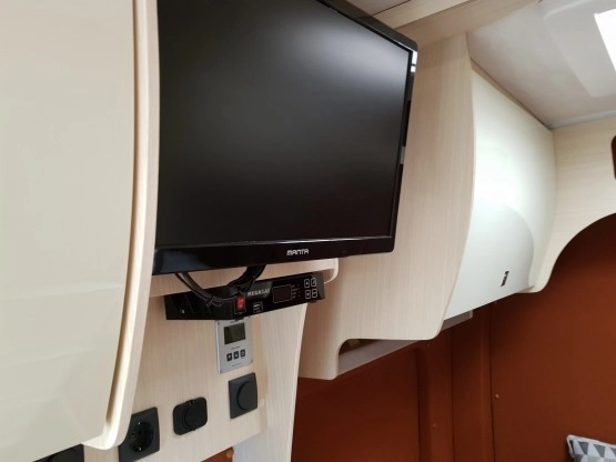                         Kamper * Stan idealny * Bogate wyposażenie * Panel słoneczny - zdjęcie 13
                        