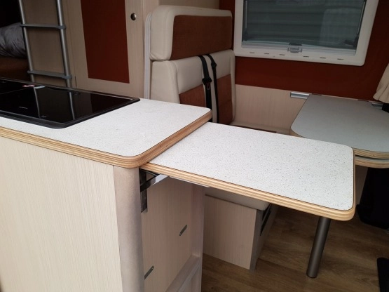                         Kamper * Stan idealny * Bogate wyposażenie * Panel słoneczny - zdjęcie 15
                        