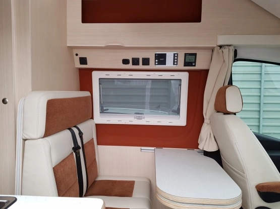                         Kamper * Stan idealny * Bogate wyposażenie * Panel słoneczny - zdjęcie 16
                        