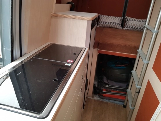                         Kamper * Stan idealny * Bogate wyposażenie * Panel słoneczny - zdjęcie 9
                        