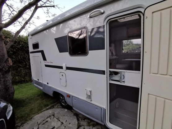                         Mercedes Sprinter Ahorn 2x klima, Webasto, garaż na motocykl - zdjęcie 12
                        