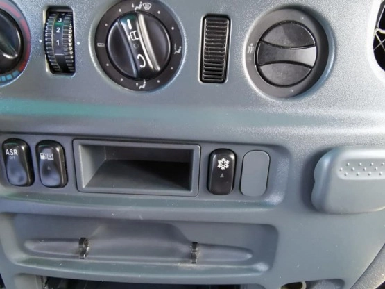                         Mercedes Sprinter Ahorn 2x klima, Webasto, garaż na motocykl - zdjęcie 13
                        