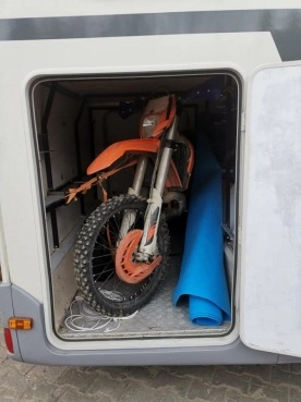                         Mercedes Sprinter Ahorn 2x klima, Webasto, garaż na motocykl - zdjęcie 15
                        