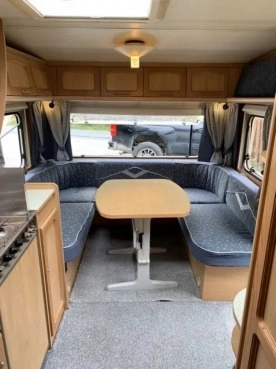                         Przyczepa kempingowa Burstner Ventana 530, dmc 1380 kg, solar, przedsionek - zdjęcie 6
                        