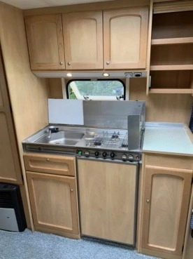                         Przyczepa kempingowa Burstner Ventana 530, dmc 1380 kg, solar, przedsionek - zdjęcie 7
                        