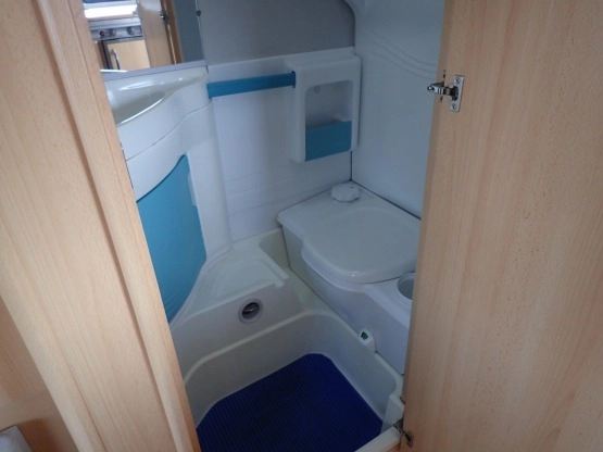                         SPRZEDANA KNAUS Eifelland Holiday 460 TU  DMC 1200 Solidna i zadbana przyczepa z przedsionkiem             - zdjęcie 12
                        