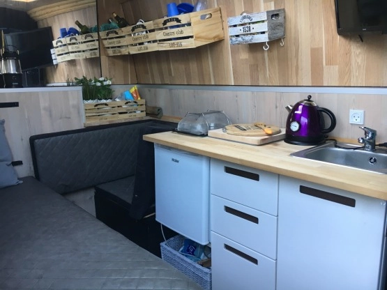                         Wyjątkowy kamper - zdjęcie 11
                        