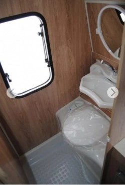                         Przyczepa Niewiadów N126ET z łazienką rok 2020! - zdjęcie 8
                        