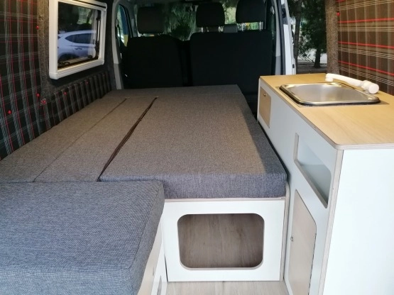                         Vw T5, Kamper - zdjęcie 17
                        