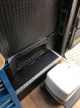                         Renault Trafic Kamper - zdjęcie 11
                        