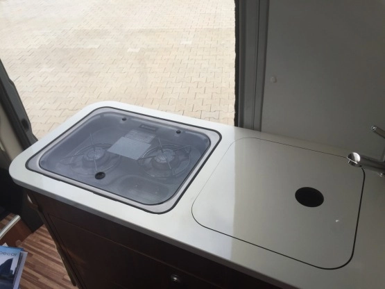                         Samochód kempingowy Adria Kastenwagen 640 SLX Maxi + Smart Cabrio ForTwo - zdjęcie 11
                        