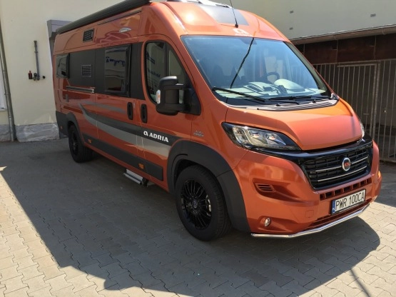                         Samochód kempingowy Adria Kastenwagen 640 SLX Maxi + Smart Cabrio ForTwo - zdjęcie 1
                        