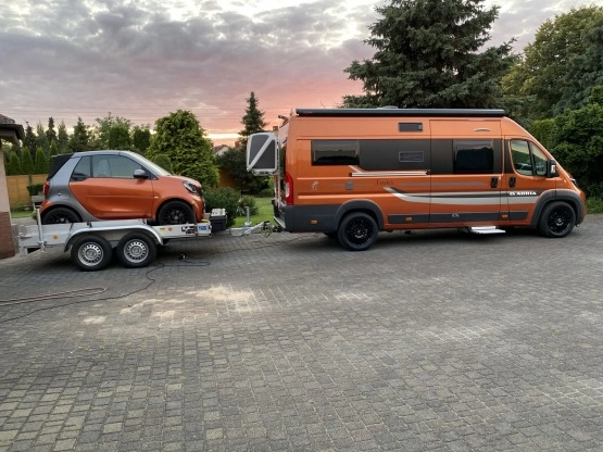                         Samochód kempingowy Adria Kastenwagen 640 SLX Maxi + Smart Cabrio ForTwo - zdjęcie 2
                        