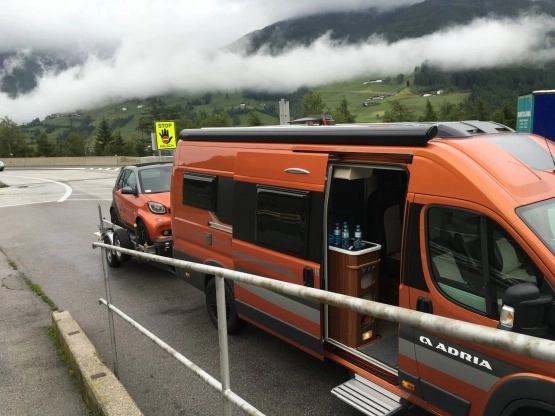                         Samochód kempingowy Adria Kastenwagen 640 SLX Maxi + Smart Cabrio ForTwo - zdjęcie 6
                        