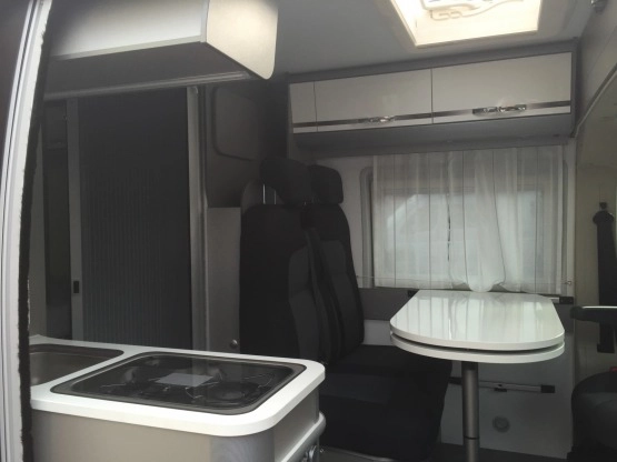                         Samochód kempingowy Adria Kastenwagen 640 SLX Maxi + Smart Cabrio ForTwo - zdjęcie 7
                        