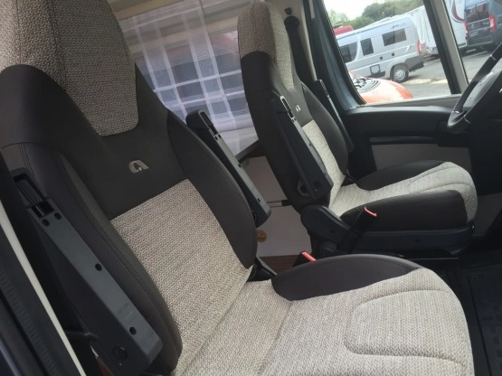                         Samochód kempingowy Adria Kastenwagen 640 SLX Maxi + Smart Cabrio ForTwo - zdjęcie 9
                        