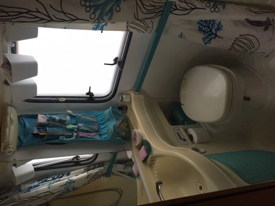                         Sprzedam kamper McLouis 7 osobowy doposażony - zdjęcie 17
                        