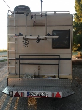                         Sprzedam kamper McLouis 7 osobowy doposażony - zdjęcie 3
                        