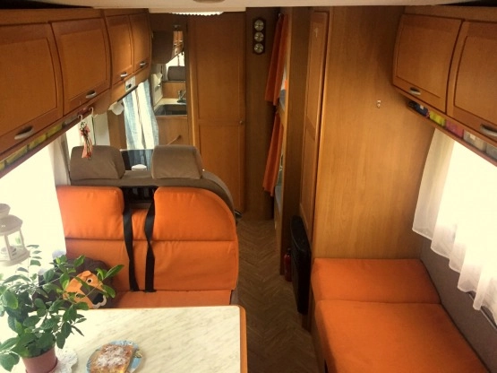                         Sprzedam kamper McLouis 7 osobowy doposażony - zdjęcie 5
                        