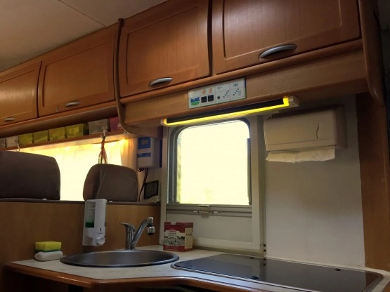                         Sprzedam kamper McLouis 7 osobowy doposażony - zdjęcie 9
                        