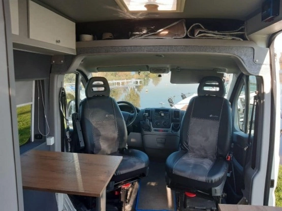                         Kamper Van Peugeot - zdjęcie 3
                        