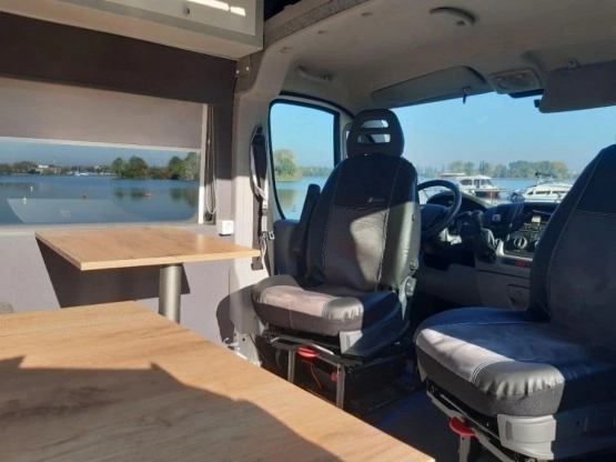                         Kamper Van Peugeot - zdjęcie 7
                        