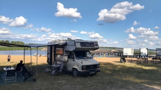                         Kamper Fiat Ducato zabudowa Dethleffs - zdjęcie 7
                        