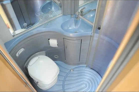                         Kamper Eura Mobil Ford z 2006 r. - zdjęcie 9
                        