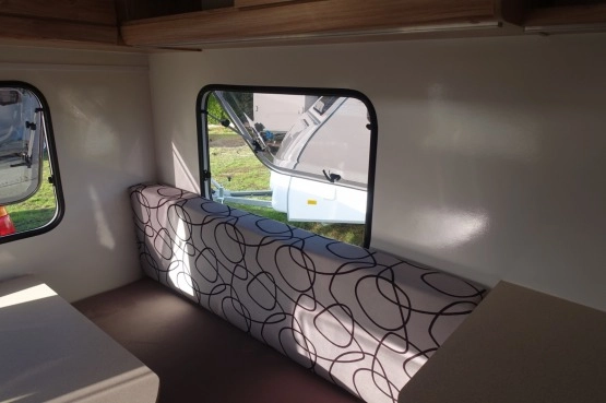                         Lazur Nowa 4 lub 6 os. przyczepa kempingowa lekka DMC 750kg Łóżka piętrowe. Ciepła izolacja - zdjęcie 10
                        