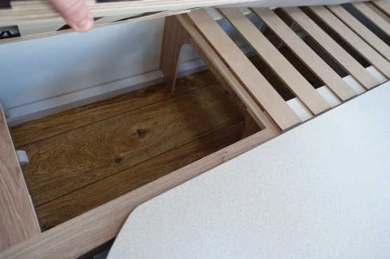                         Lazur Nowa 4 lub 6 os. przyczepa kempingowa lekka DMC 750kg Łóżka piętrowe. Ciepła izolacja - zdjęcie 13
                        