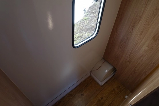                         Lazur Nowa 4 lub 6 os. przyczepa kempingowa lekka DMC 750kg Łóżka piętrowe. Ciepła izolacja - zdjęcie 14
                        