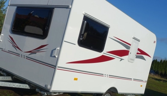                         Lazur Nowa 4 lub 6 os. przyczepa kempingowa lekka DMC 750kg Łóżka piętrowe. Ciepła izolacja - zdjęcie 1
                        