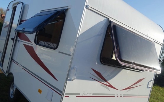                         Lazur Nowa 4 lub 6 os. przyczepa kempingowa lekka DMC 750kg Łóżka piętrowe. Ciepła izolacja - zdjęcie 6
                        