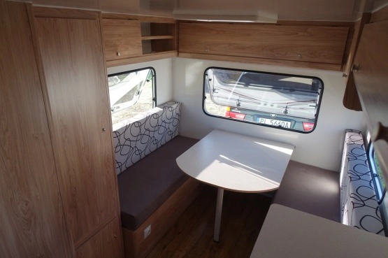                         Lazur Nowa 4 lub 6 os. przyczepa kempingowa lekka DMC 750kg Łóżka piętrowe. Ciepła izolacja - zdjęcie 7
                        