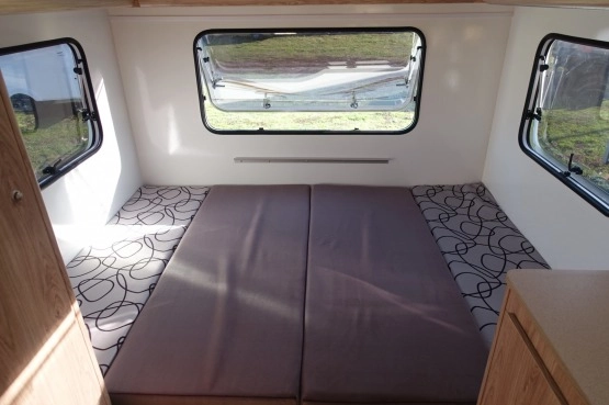                         Lazur Nowa 4 lub 6 os. przyczepa kempingowa lekka DMC 750kg Łóżka piętrowe. Ciepła izolacja - zdjęcie 8
                        